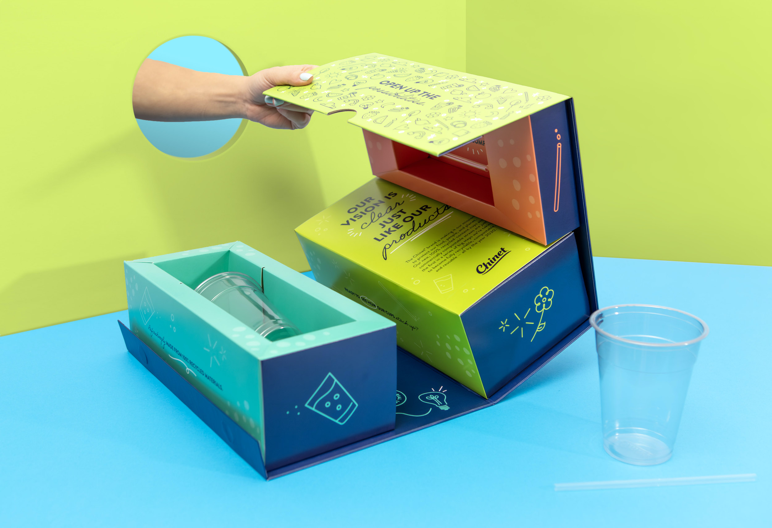 Chinet® Recycled Clear Cup and compostable straw press kit